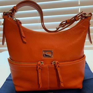 Dooney & Bourke Orange Small zipper pocket sac